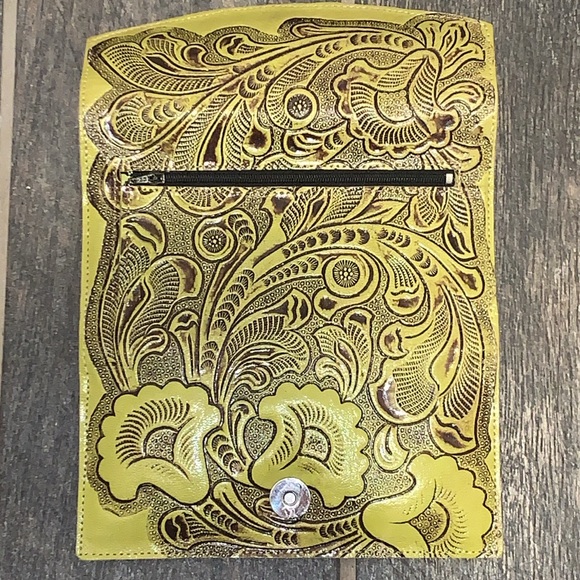 NEW! Beautiful Hand Tooled 100% Leather Lime Green With Coco Accent Wallet - Picture 9 of 10